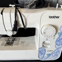 BROTHER 17 STITCH SEWING MACHINE FULL SIZE