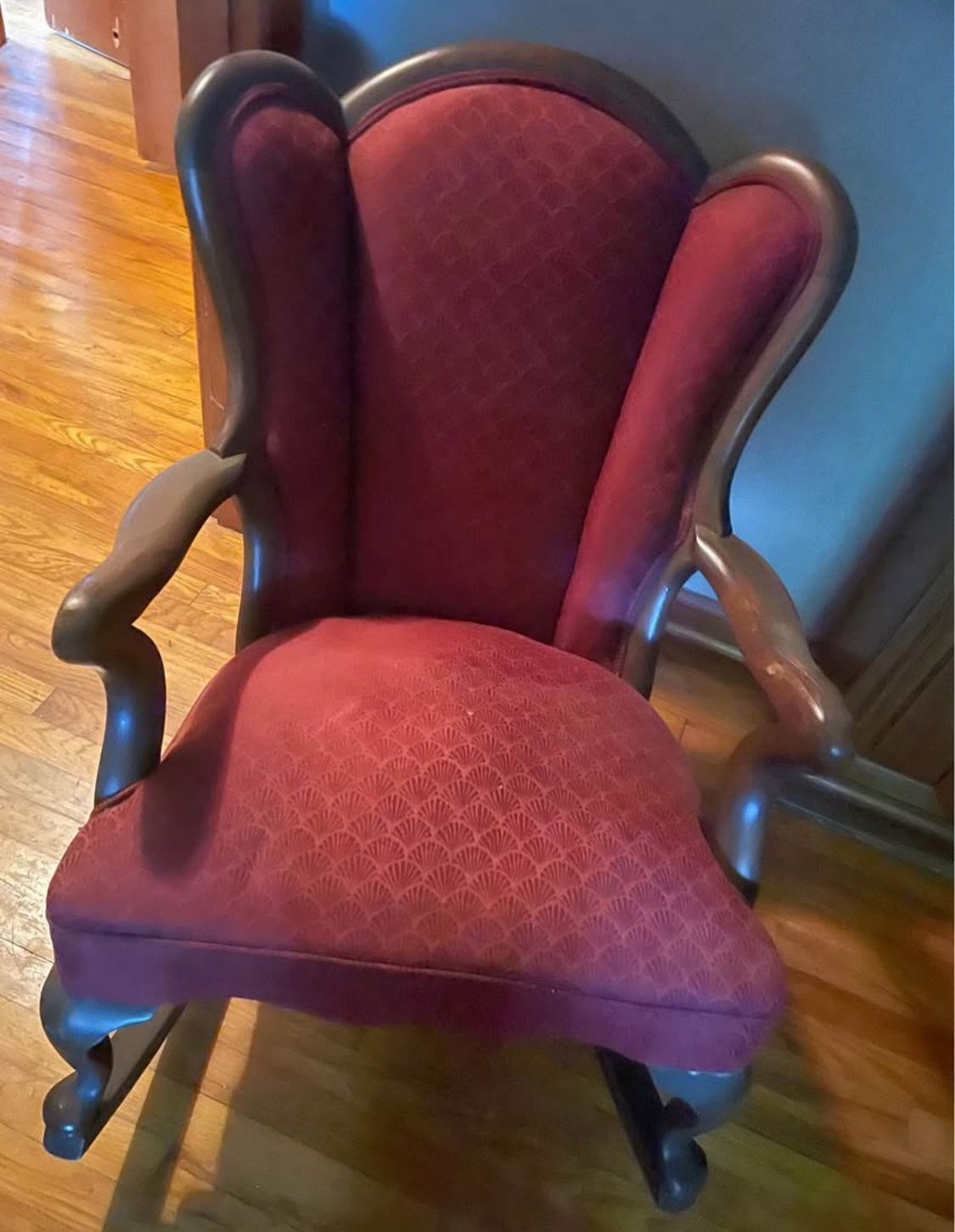 Antique rocking chair 