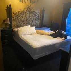 Solid Wood Complete Bed And Dresser With Mirror 