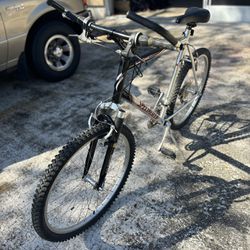 Specialized Hardrock Sport Mountain Bike In Excellent Condition