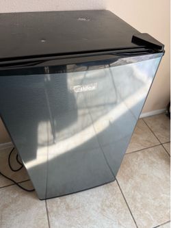 Mini fridge