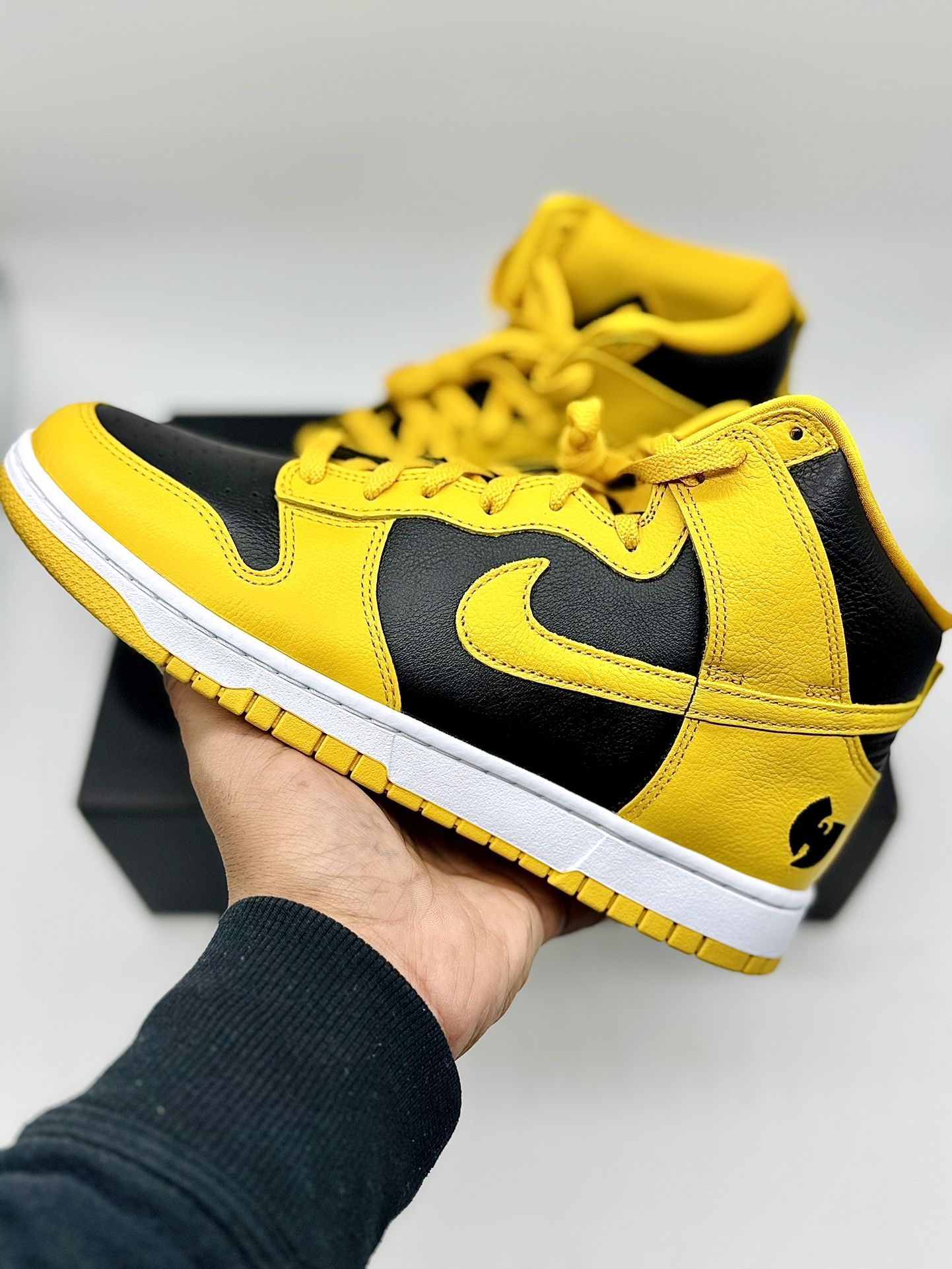 Size 9.5 - Nike Dunk High Wu-Tang