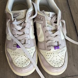 Girls size 3.5 Nikes