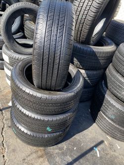 SET MICHELIN 215/55/17 SEMI NEW 85%TREAD LIFE $200 INCLUDE PROFESSIONAL INSTALLATION AND TAX