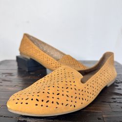 White Mountain Perforated Flats — Size 7.5W — Mustard Yellow