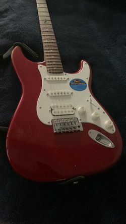 carrying case Fender guitar 🎸 electric beginner guitar 🎸 with Carrie in case