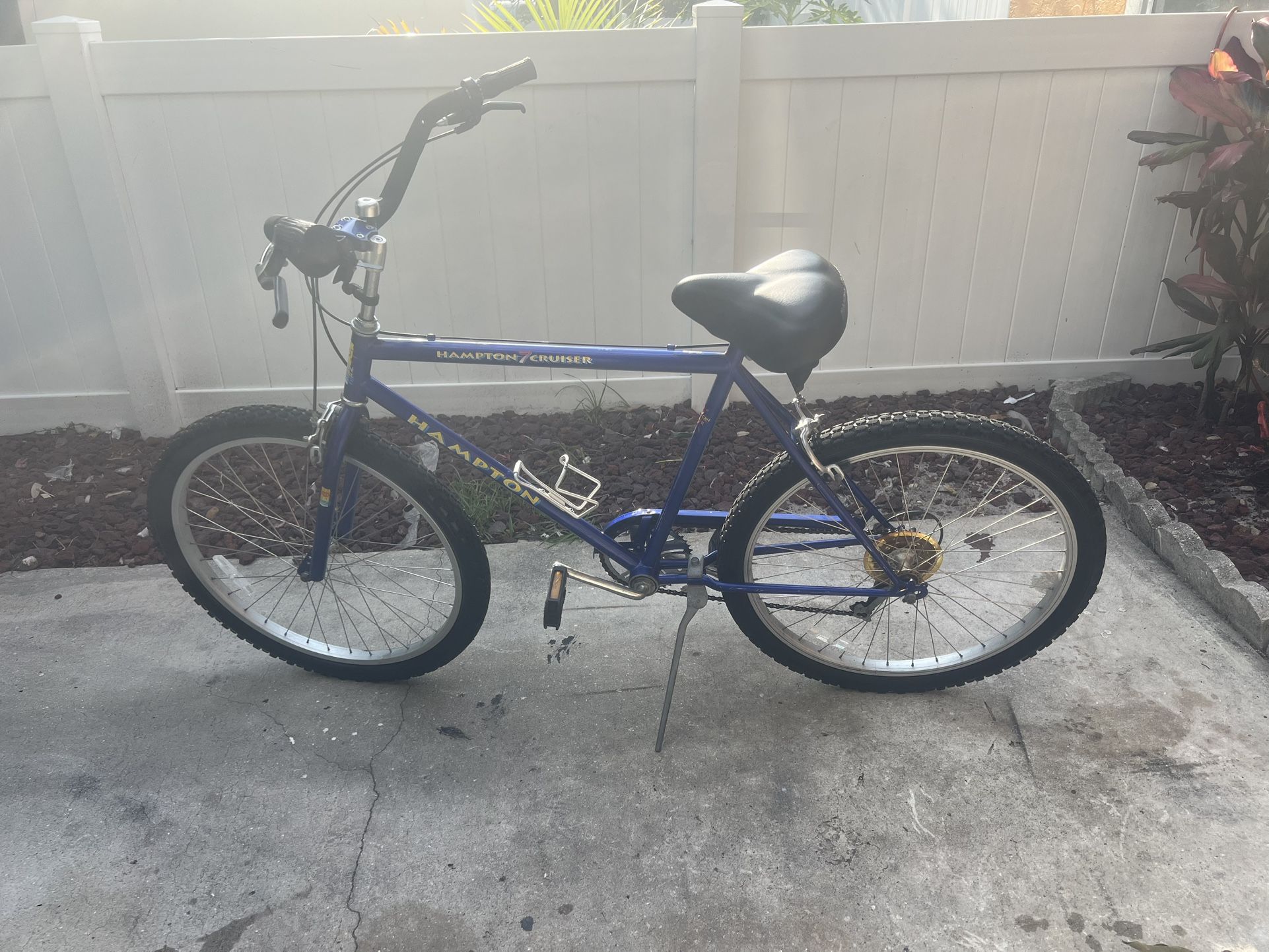 À Nice Beach Cruiser Bike Runs Great