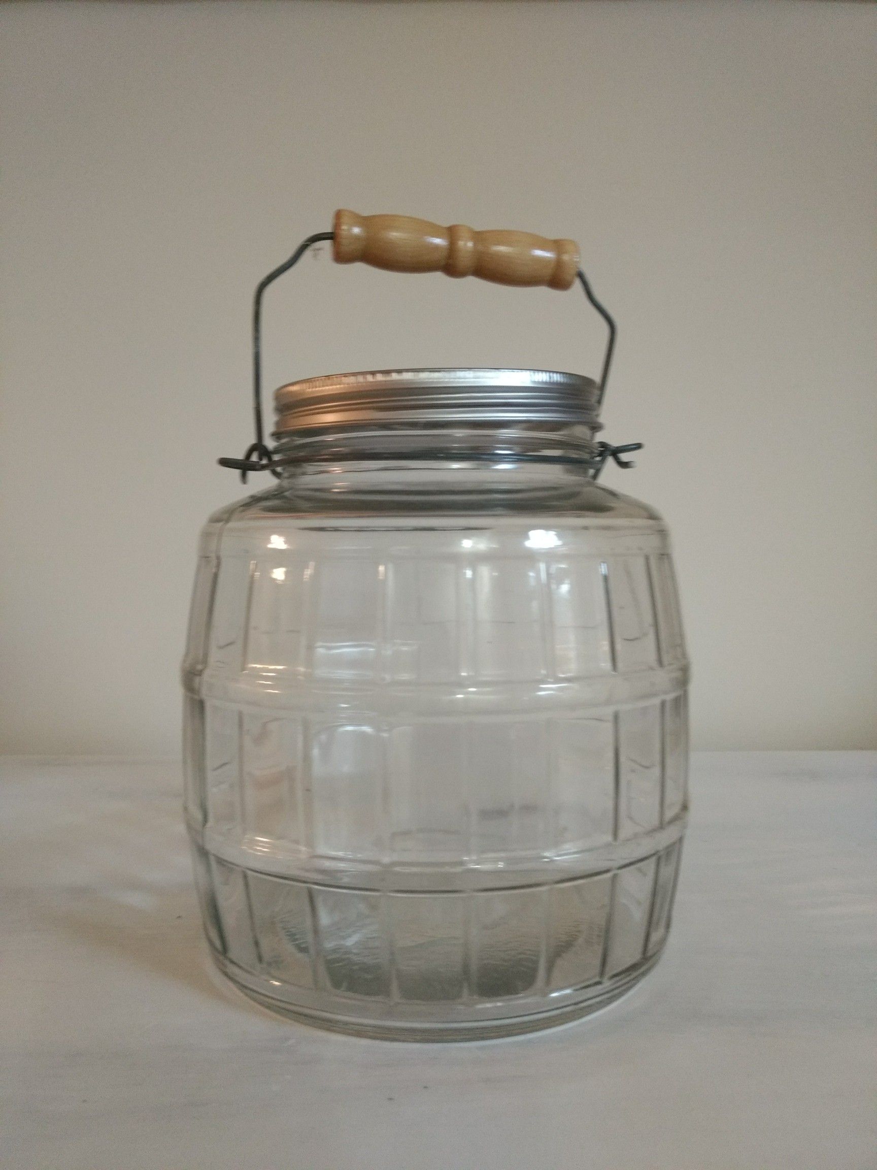 Vintage 1 gallon storage/cookie jar