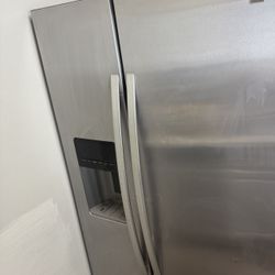 Kenmore Stainless Steel Refrigerator – Ice Maker & Water Dispenser