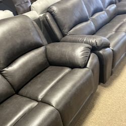 Stunning 4 Recliners Theater Couch And loveseat 