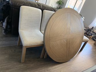 Great dinning room with 4 chairs $275