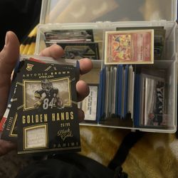 SELLING SPORTS/POKEMON CARDS