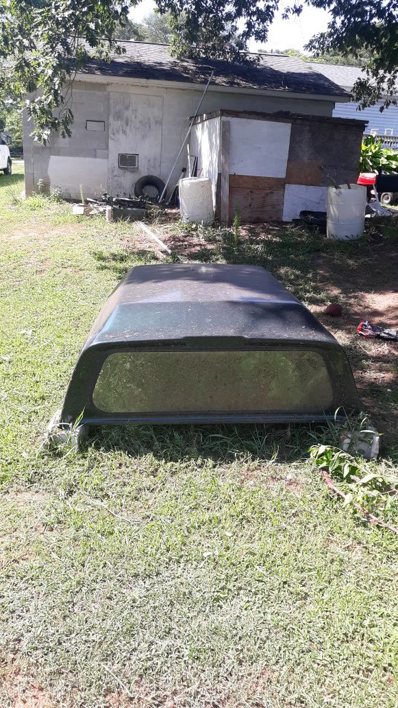 Full size truck camper cover in excellent shape