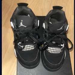 Jordan 4 Retro White Thunder Sneaker 11c Youth 