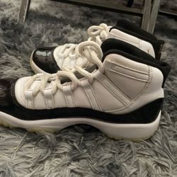 Jordan 11 Concords - Size 5.5Y - Clean & Classic 