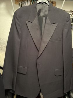 Men’s black tuxedo size 46 R
