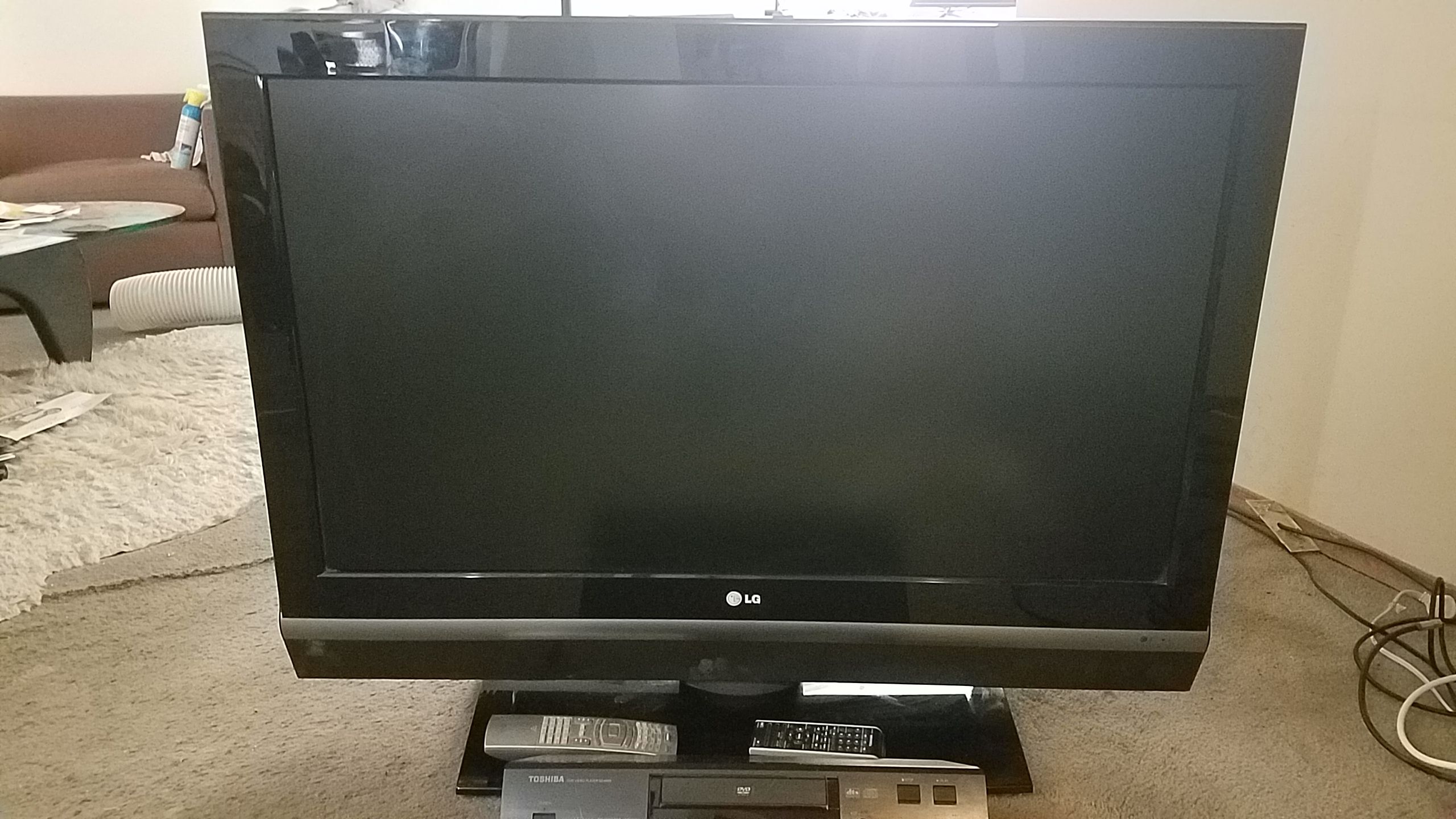 LG 42LC2D 42" LCD TV w/stand remote, wall mount and DVD player