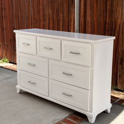 Elegant White 7 Drawer Dresser