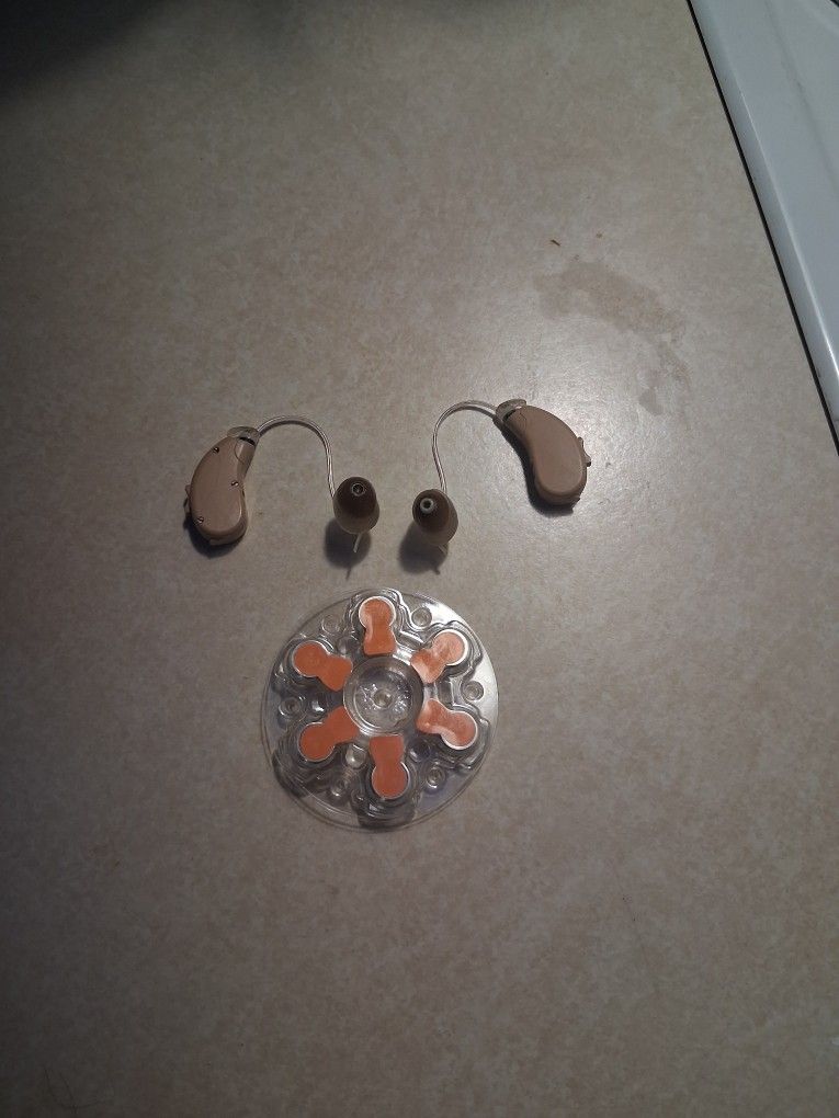 Hearing Aids,  With battery's 