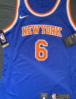 🔥🔥 Nike New York Knicks Porzingis Women’s Medium Jersey