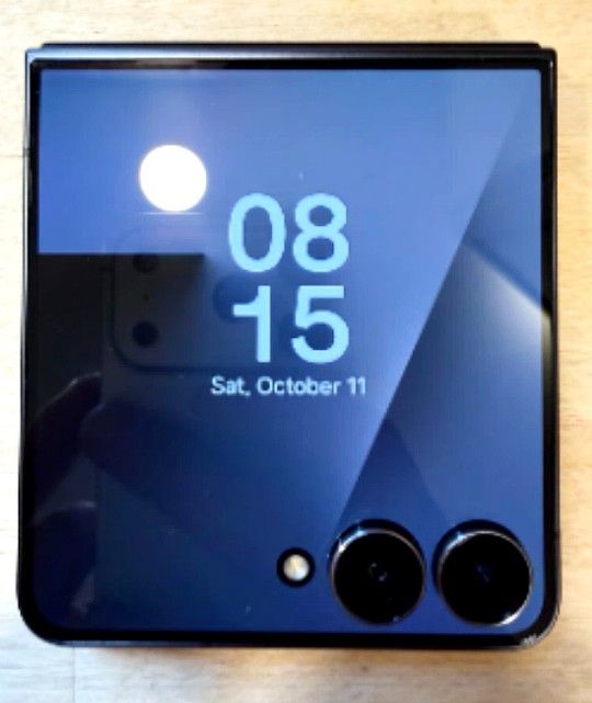NEW SAMSUNG "Z FLIP 7"