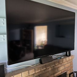 55 Inch Samsung Smart Tv With Remote And HDMI Cables And TV Wall Mount  