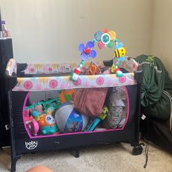 Baby- Toddler play pin with changing table