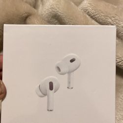 AirPods 2nd generation (NEGOTIABLE)