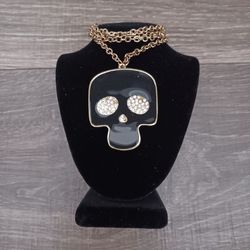 Gothic Style Reversible Black White Skull Pendant Chain