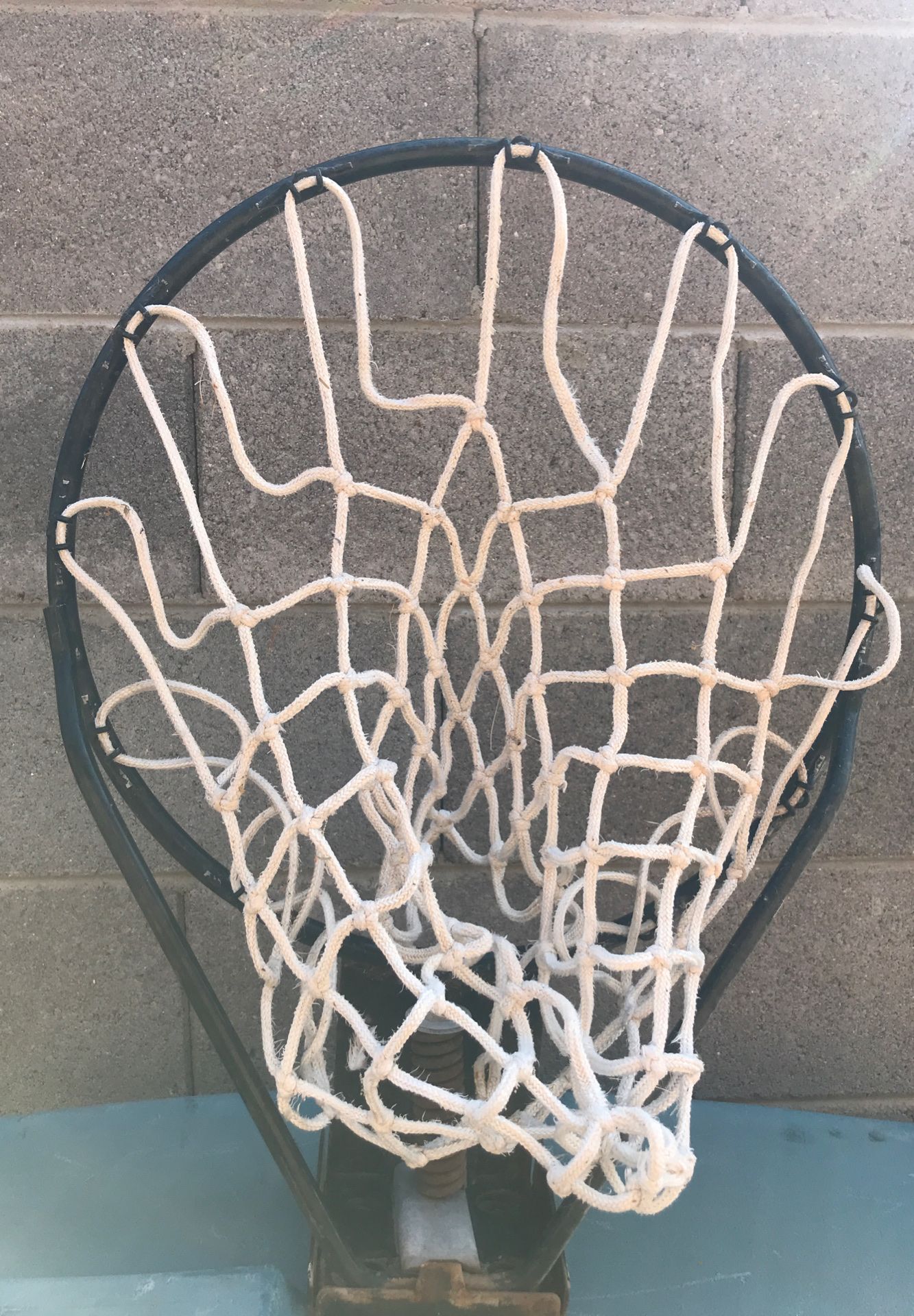 Basketball hoop