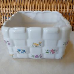 VTG TELEFLORA WHITE SQUARE BASKET FLORAL DESIGN CERAMIC PLANTER