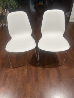 Pair Of Ikea/Lucus White & Chrome Accent Chairs: Very Good Condition 