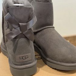 New UGG Woman’s Size 8 Bailey bow ll Gray Authentic 100%