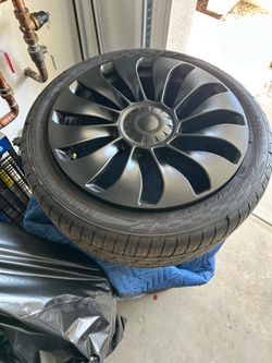 19 inch wheels and tires for Tesla black
