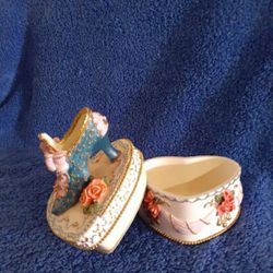  Vintage Victorian Shoe Music Trinket Box That Plays " You Light Up My Life" COLLECTOR'S Edition Handcrafted 
