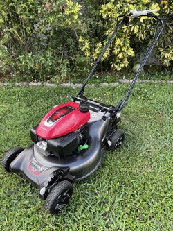 IMMEDIATELY AVAILABLE COUPLE TIMES USED SELF  PROPELLED HONDA HRN-216. /170cc. 21 in. 3-in-1 .WORKS FLAWLESSLY.  TWIN BLADES . VARIABLE SPEED WALK BEH