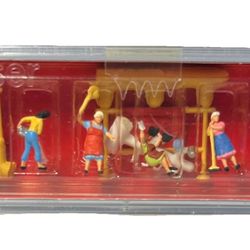 Preiser 79051 N Scale People Working Housewives w/Cleaning Accessories pkg(6)