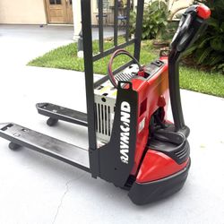 RAYMOND PALLET JACK  2021