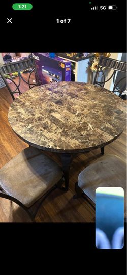 Round faux Marble-Top Dining Table with Chairs