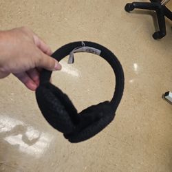 Comes With Bix Used 1x Pet Smke Free Comes Wit Ear Plug 