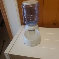 Pet Food Dispenser 