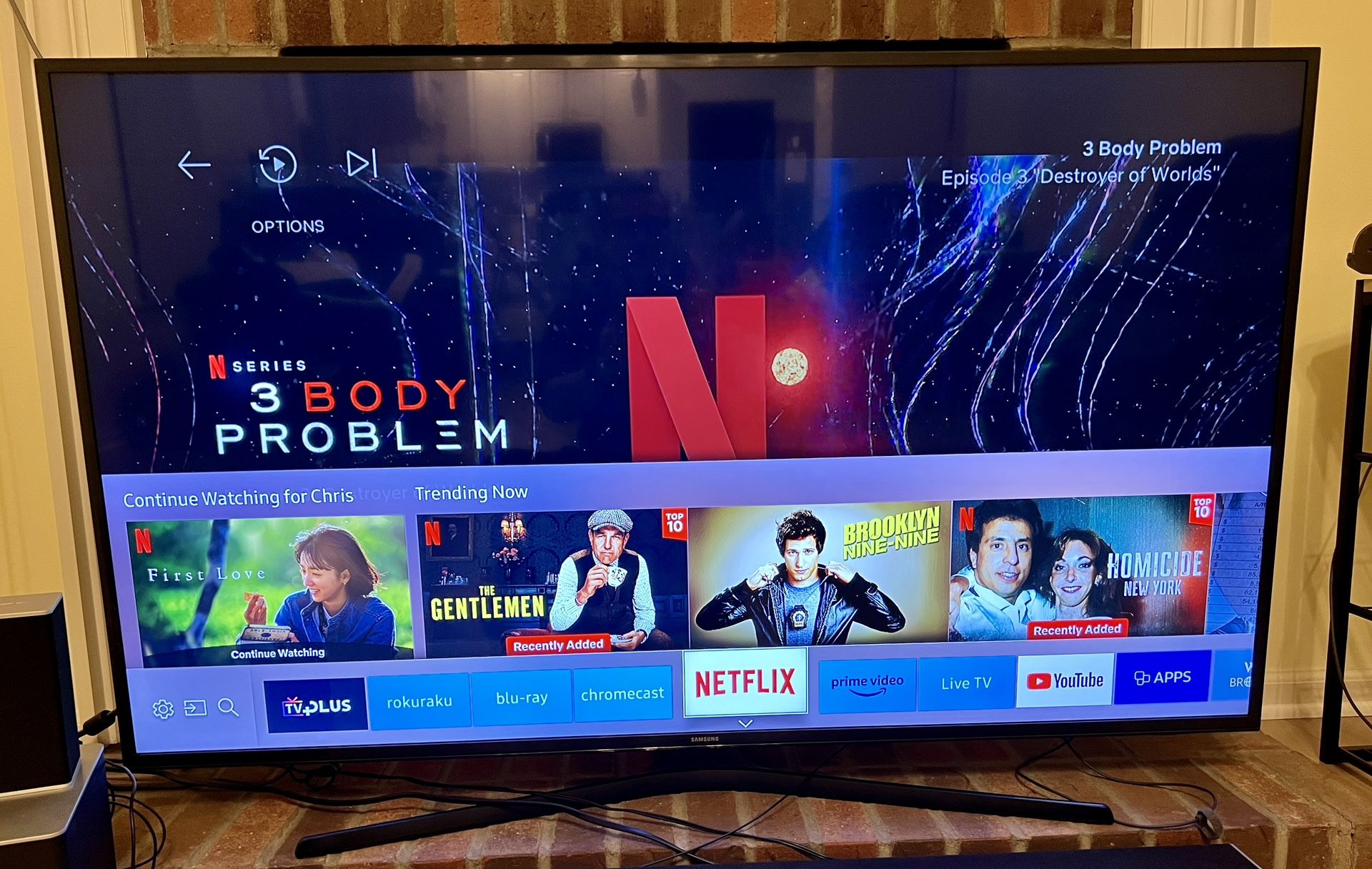 Samsung 55” Smart TV with Vizio Soundbar Subwoofer Speakers 