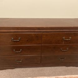 Wood Dresser- Great Condition- Mirror Included