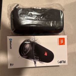 JBL Flip5 With Case