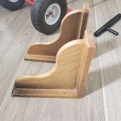 Triangular wood bracket