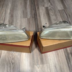 1999 Toyota Camry LE headlight Assembly (OEM)  $30