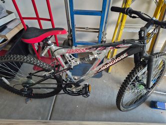 Mongoose xr20 mountain bike.