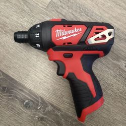 Milwaukee M12 Screwdriver 