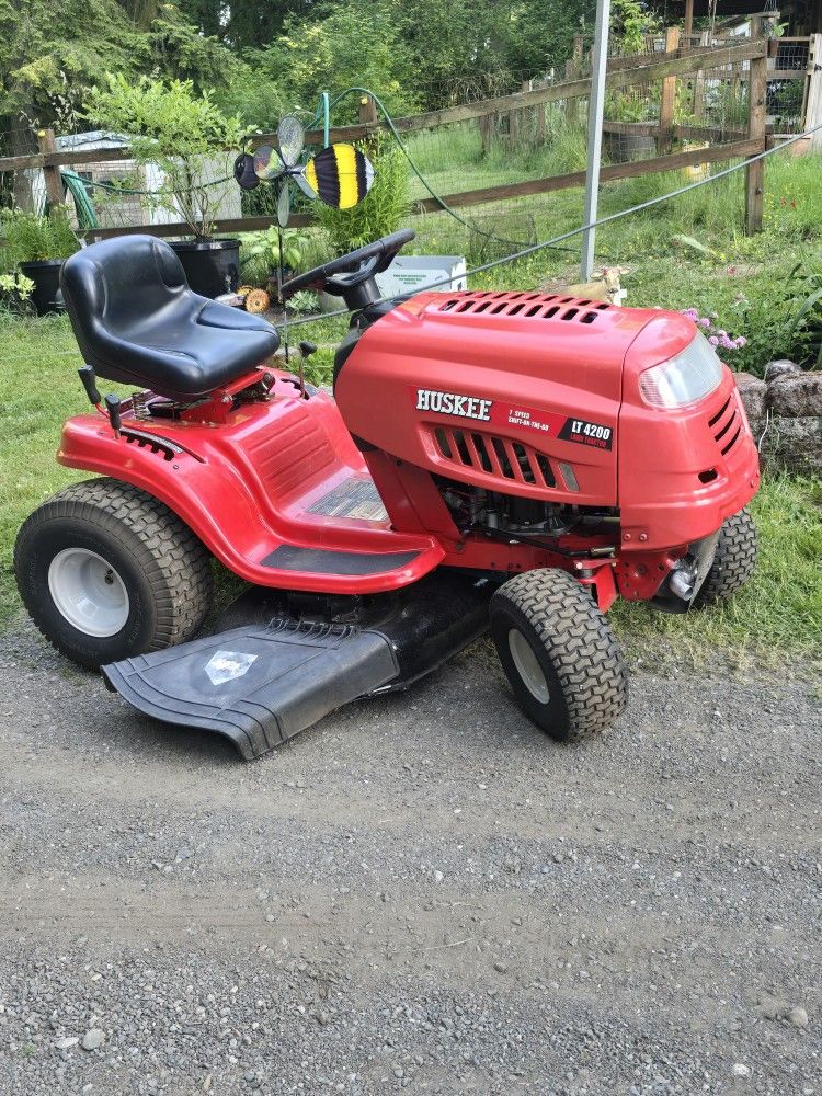 Huskee 42in Cut Riding Lawnmower