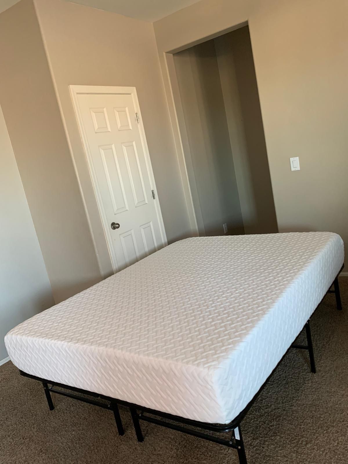 QUEEN MEMORY FOAM MATTRESS AND FREE PLATFORM